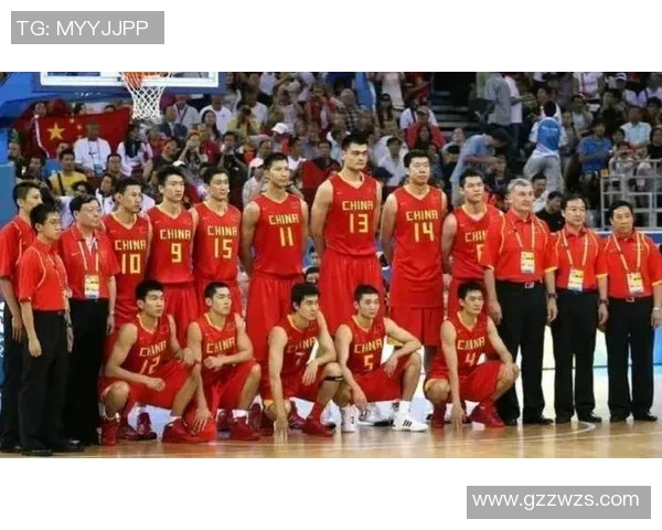 姚明与尤纳斯教练的篮球传奇之路：从球场到教练席的精彩故事