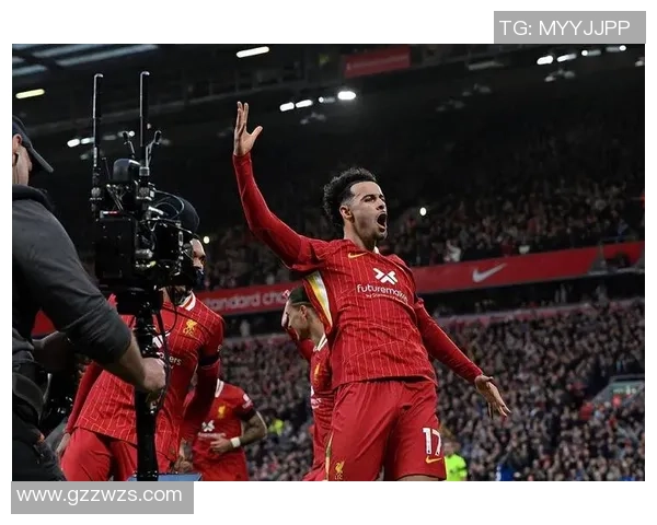 曼联主场大胜利物浦补时进球引发争议判罚全场沸腾