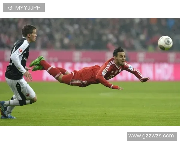 德甲激战尤文图斯逆转拜仁红牌事件引发全场热议与战术分析